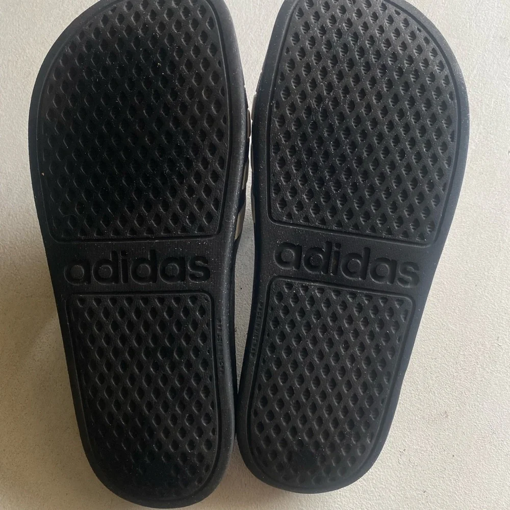 adidas chic slide